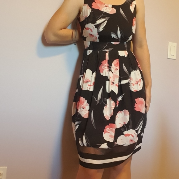 Ricki's Floral Dress Size 0 - Picture 4 of 6